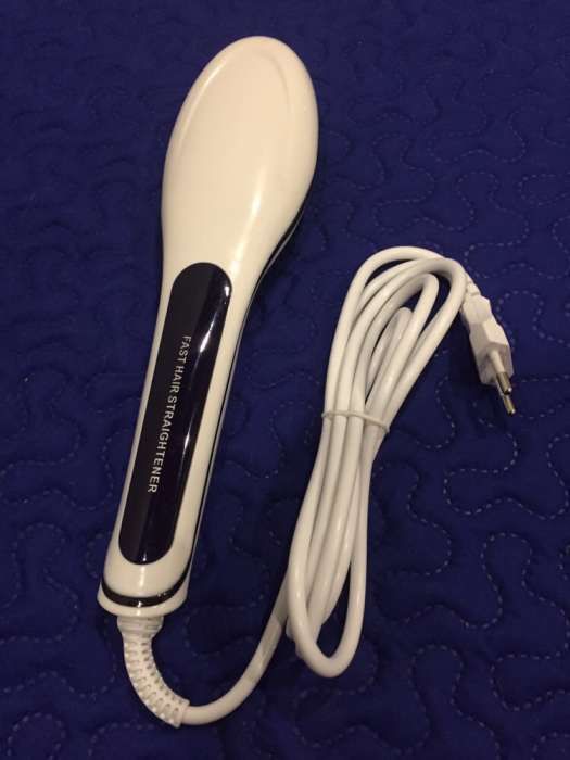 Escova Alisadora Branca com LCD