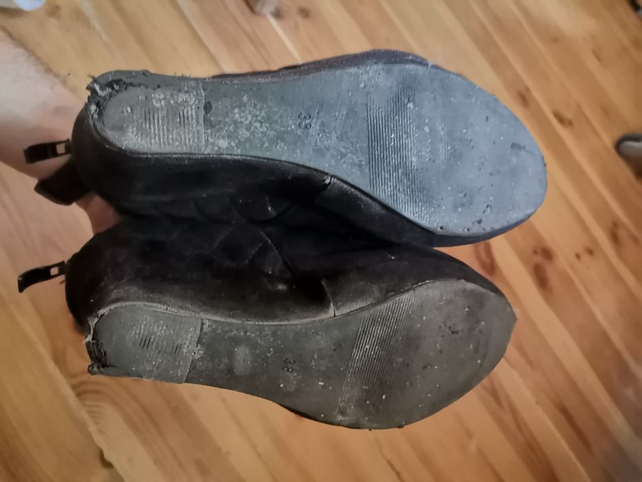 Damskie buty zamszowe