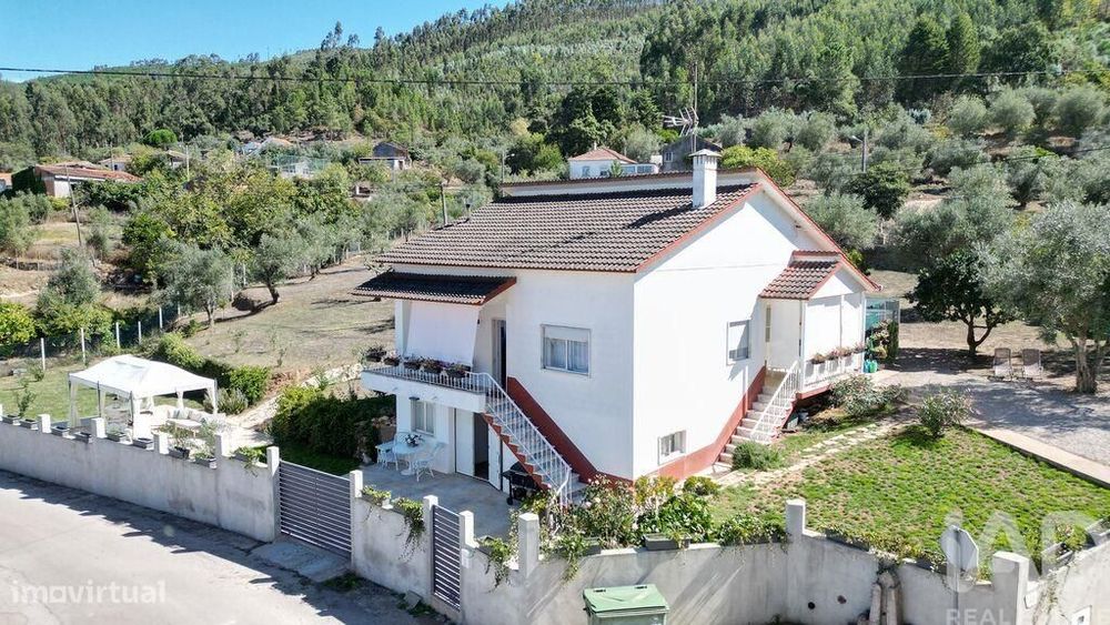 Casa tradicional T2 em São Miguel, Santa Eufémia e Rabaçal de 296,00 m