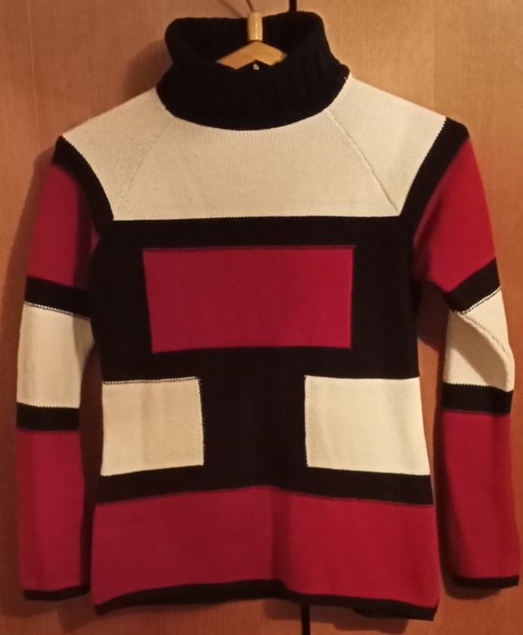 Пиджаки и свитера.