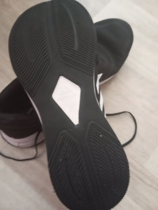 Новые кроссовки Adidas original.50 раз.Стелька 33 см.