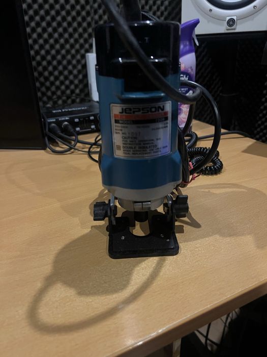 Jepson 1/4” (6,5 mm) Tilt Trimmer, modelo 7206