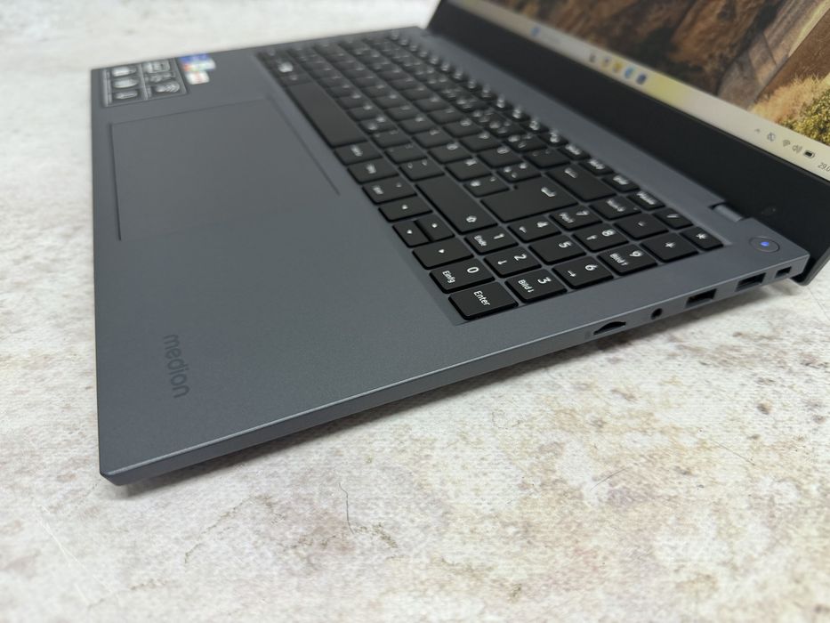 Medion Akoya / i5-1235U 4.4 GHz 10R/12W / 16GB DDR4 / 512SSD / Iris Xe / 15.6FHD / W11