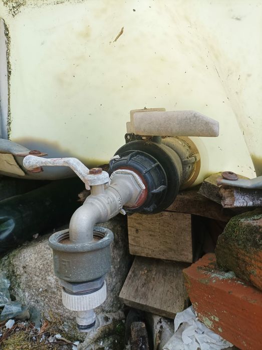 Bidões para água 1000litros e outros