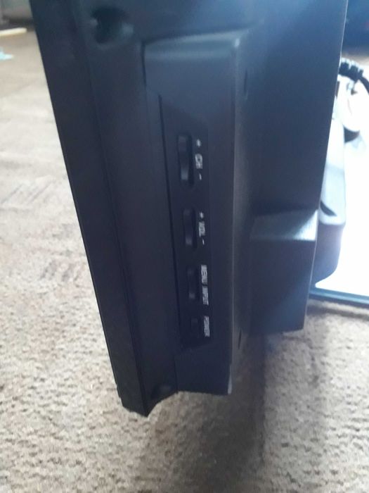 Продам телевизор BRAVIS LED-32E30B на запчасти