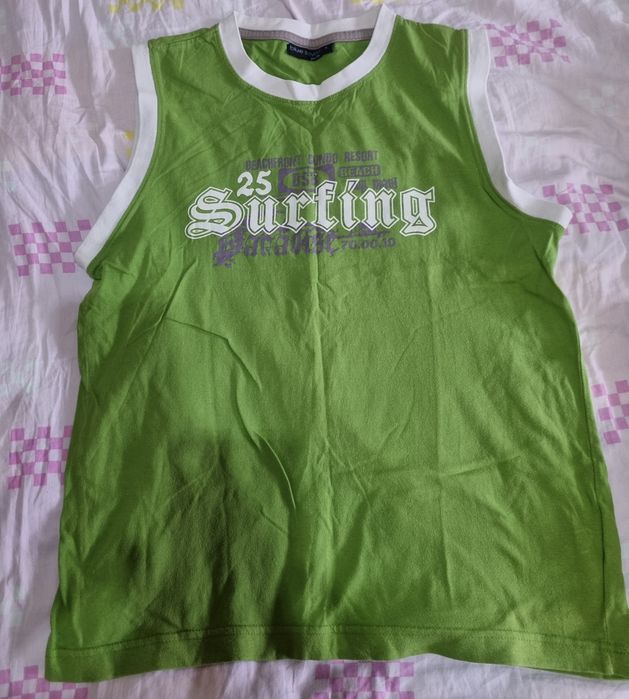 Koszulki młodzieżowe nowe.