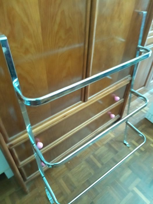 Toalheiro Novo!. Fácil de Arrumar.