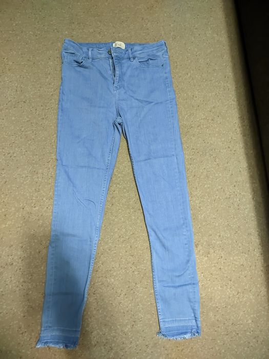 Продам блакитні джинси стрейчеві