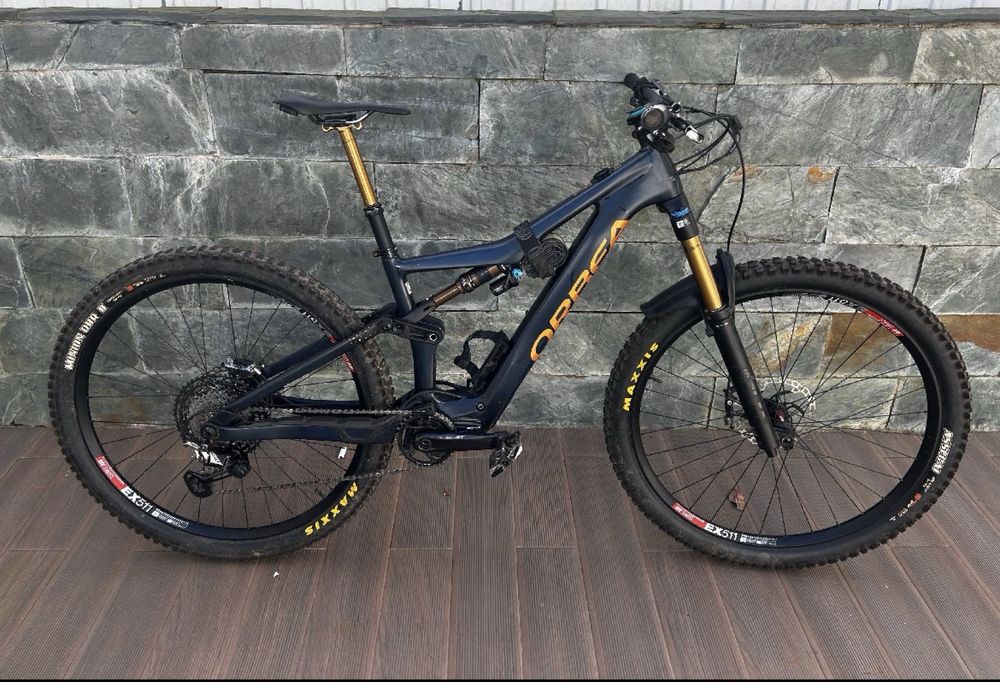 Orbea Rise M-Team Loures •