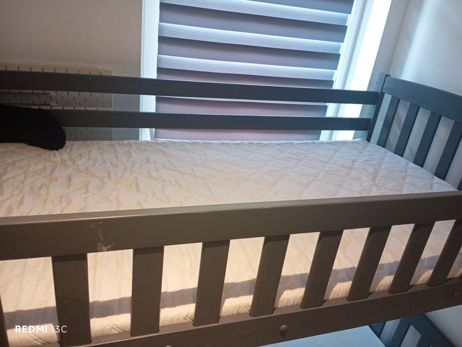 Łóżko piętrowe trzyosobowe