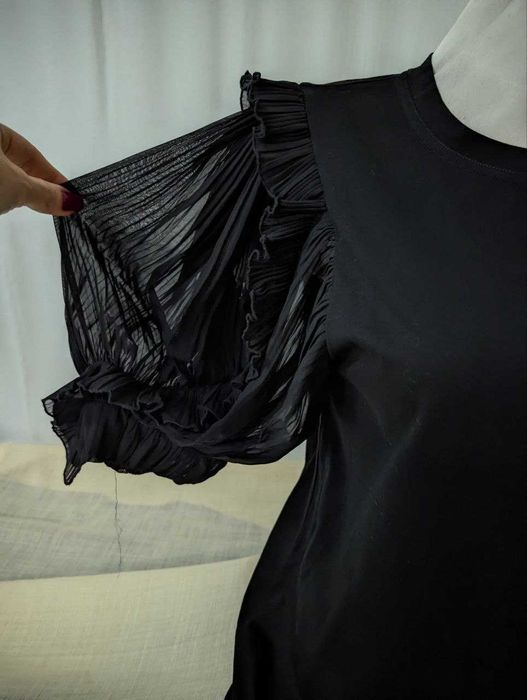 Блуза-футболка Sandro Paris з акцентними рукавами, розмір М