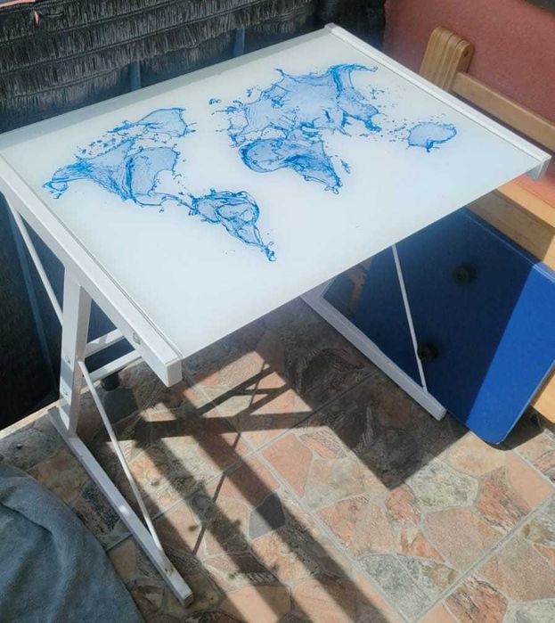 Biurko, stolik laptopowy mapa świata biały blat