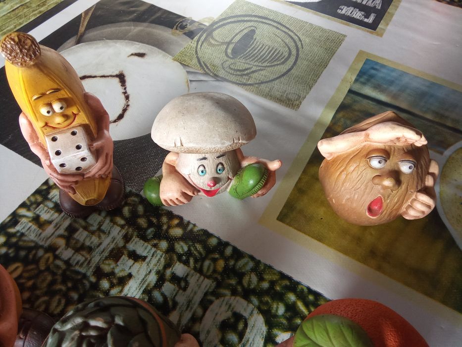 6 bonecos novos em pvc