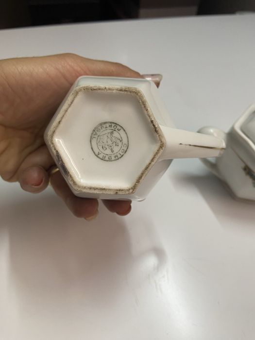 Um lote de pecas de inox e de loica