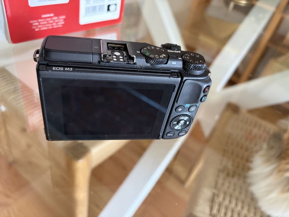 Canon EOS M3 + lente 15-45mm + acessorios (EF-M15-45 IS STM kit)