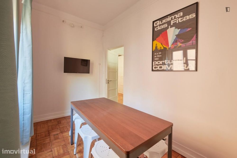 Quarto - localizado em Marquês de Pombal Lisbon