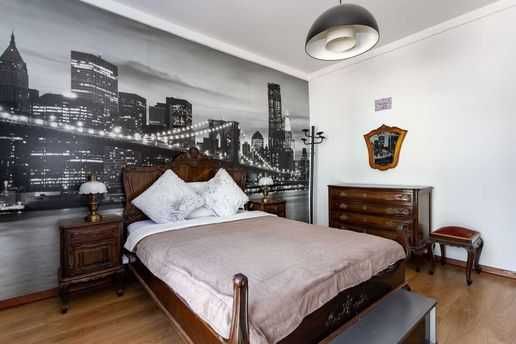 Antigo baú de quatro gavetas