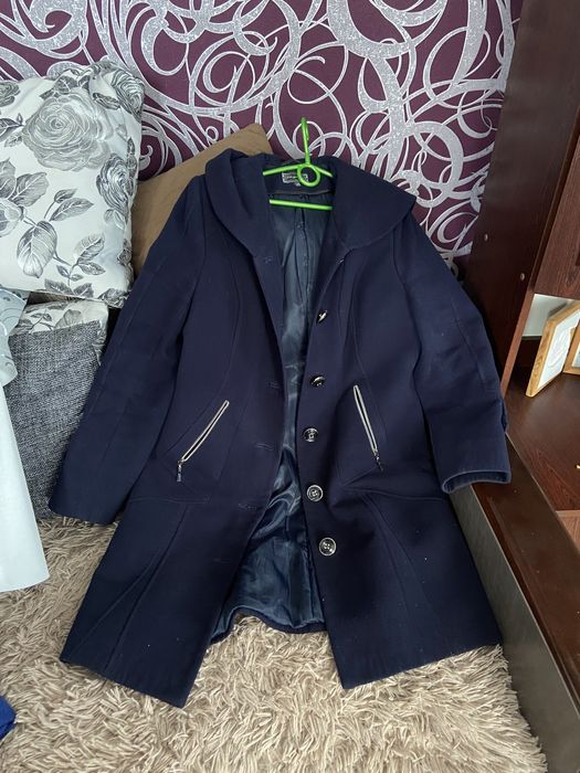 Пальто жіноче, темно-синє, розмір 48