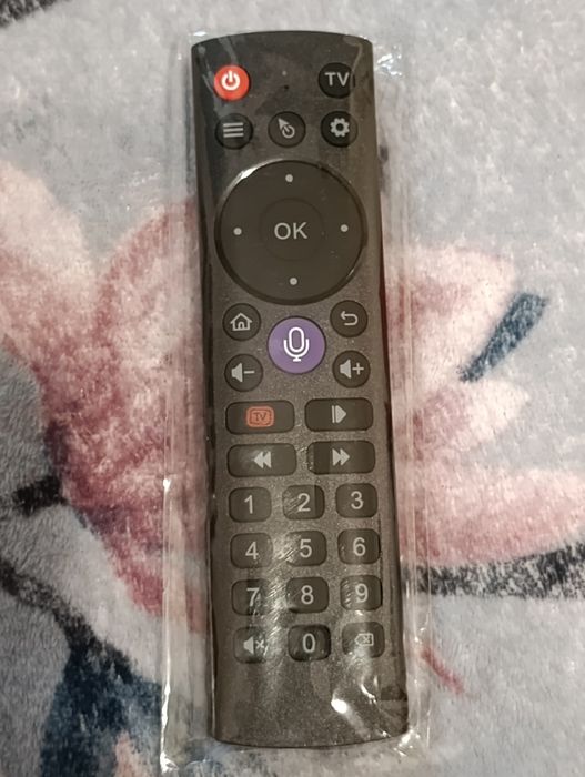 Pilot Bluetooth do Android TV / Google TV z funkcją głosową
