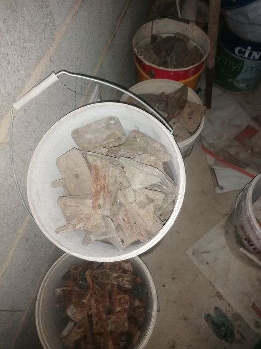 Vendo castanhas de mola e castanhas e outros peças usadas em obrass de