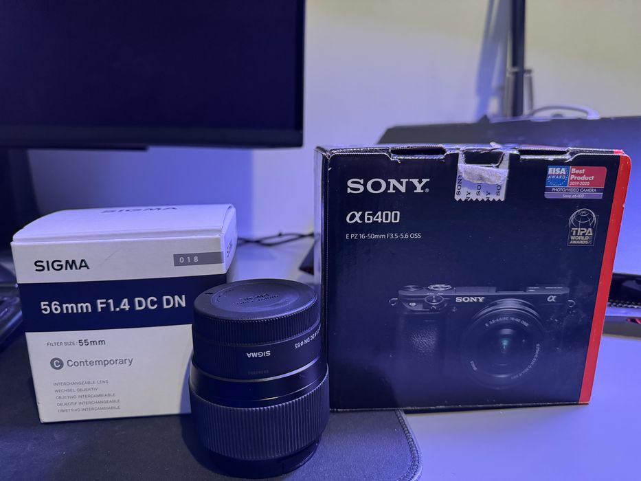 Sony Alpha A6400 + Sigma 56mm f/1.4 + Extras
