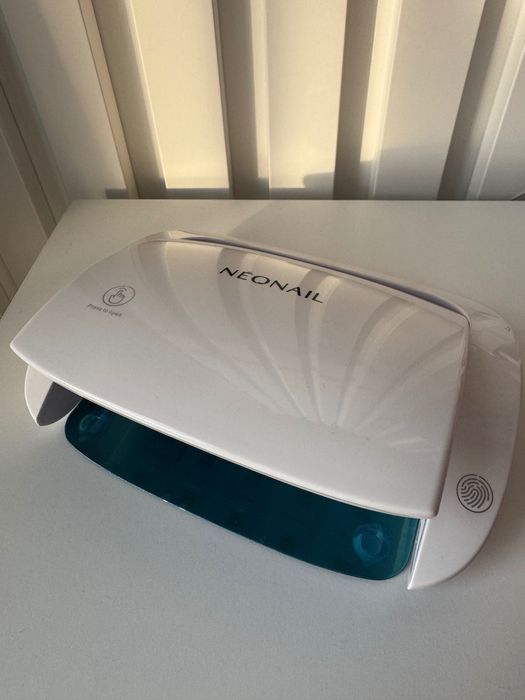 Lampa LED NeoNail Futuro Touch do manicure hybrydowego