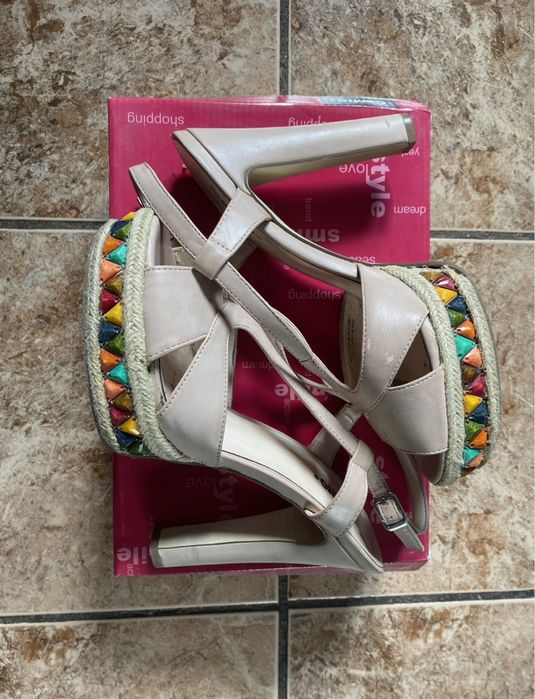 Подарую босоніжки