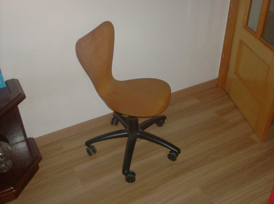Cadeira de escritório com rodas