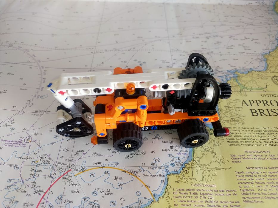 LEGO 42088 cherry picker