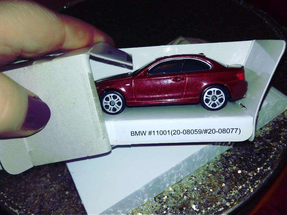 коллекционная игрушка моделька bmw maisto free wheels новая бмв вишня