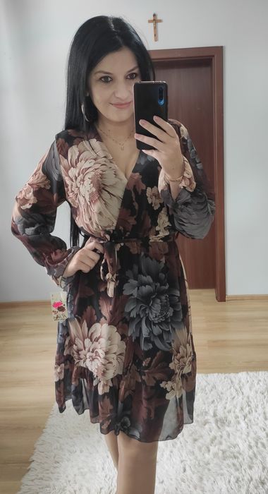 Sukienka krótka wzory jesienne