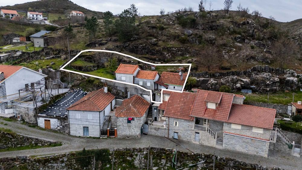 2 Casas de Aldeia c/ Logradouro | Potencial Turismo Rural ou Habitação