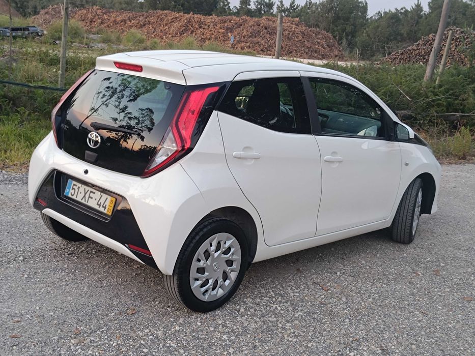 TOYOTA AYGO 1.0-72Cv! Mesmo Novo! 93709Kms! Negociável!
