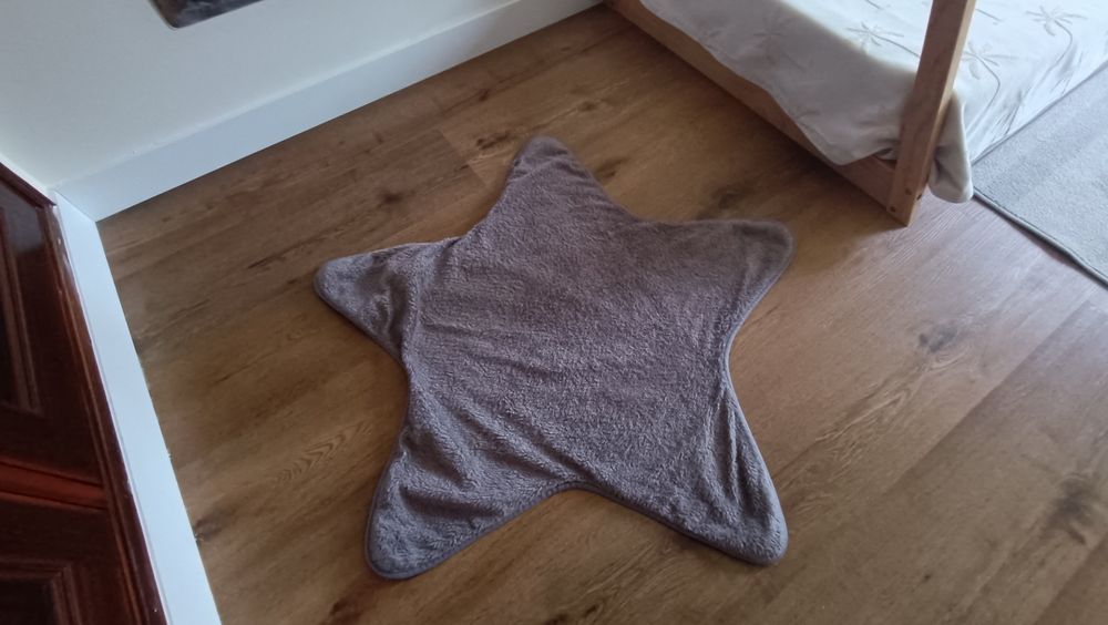 Tapete infantil com estrelas da Ikea