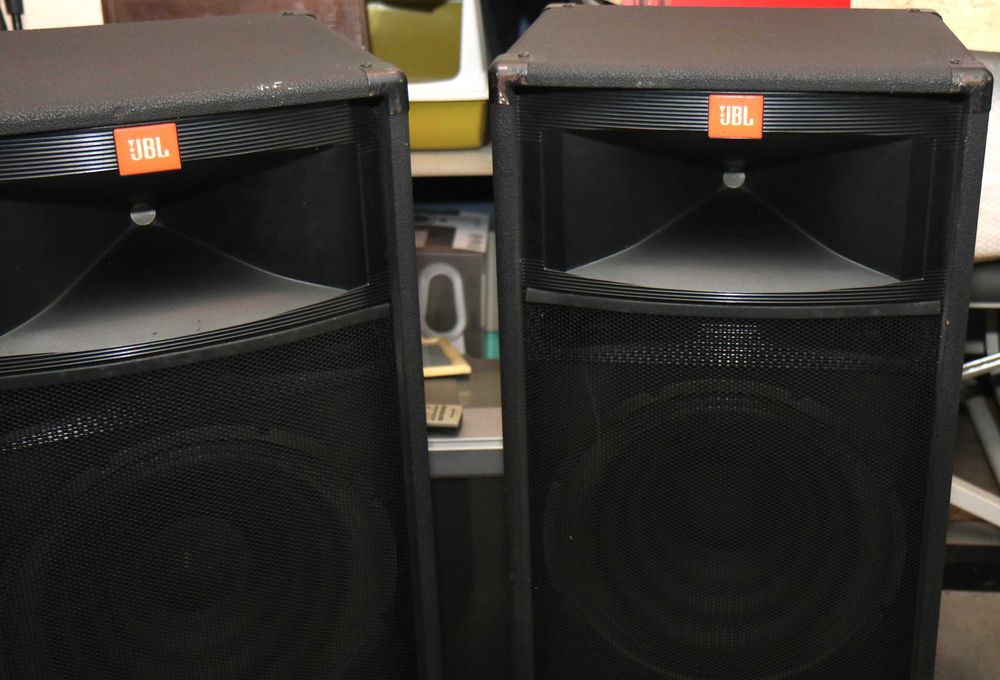2 Colunas JBL TR225 para som de palco