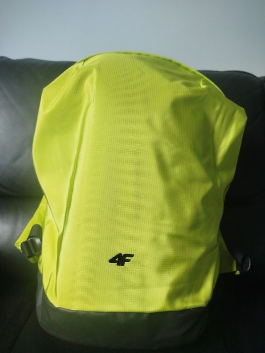 Nowy plecak 4F z kieszonką na laptop