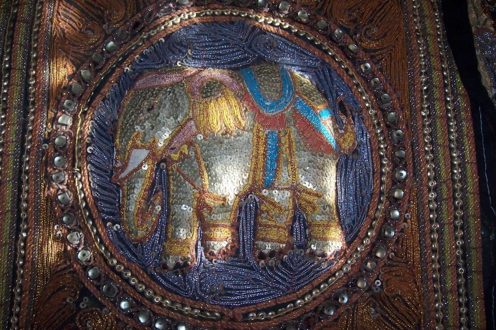 Tapeçaria Bordada à Mão  Kalaga Myanmar