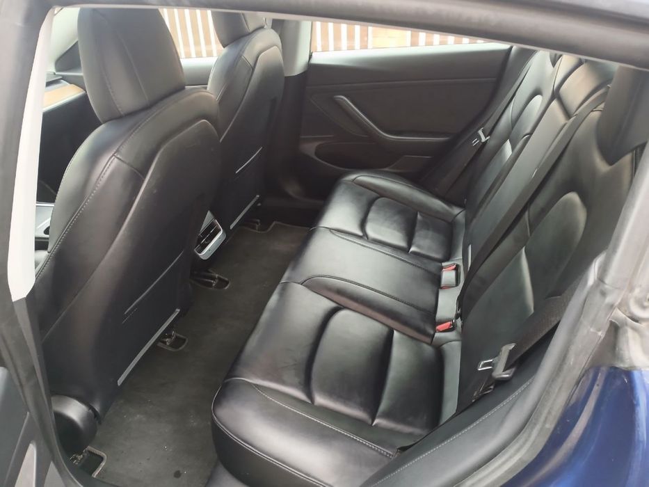 Tesla Model 3 2021 року
