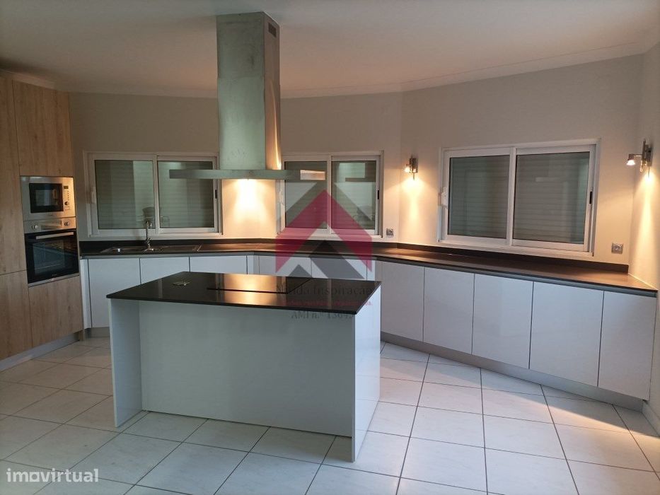 Fantástica Moradia com Piscina em Lagos