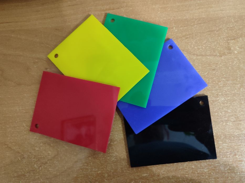 Акрил литой 3 мм. Цветной для наружной рекламы. Листы 2440 х 1240 мм.