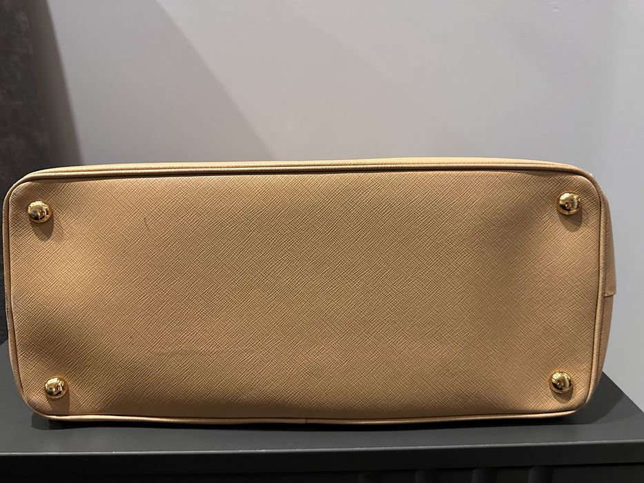 Оригінальна сумка Prada