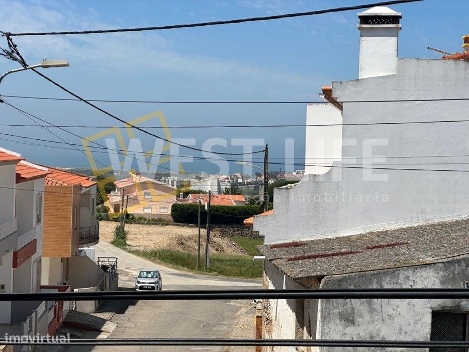 Moradia T2 totalmente remodelada com VISTA MAR a 4 minutos da praia...