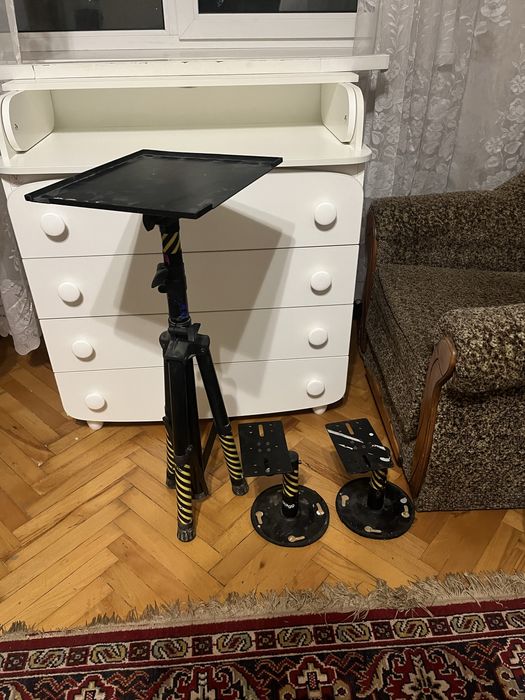 3 Підставки під монітори soundking