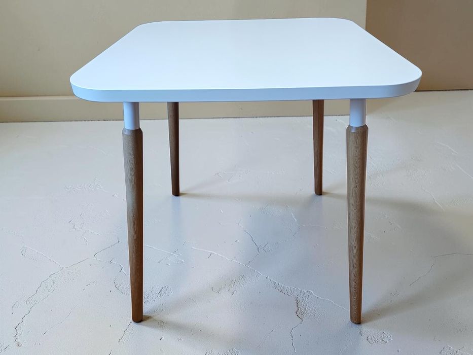 Stół kuchenny 70 x 70 w stylu skandynawskim