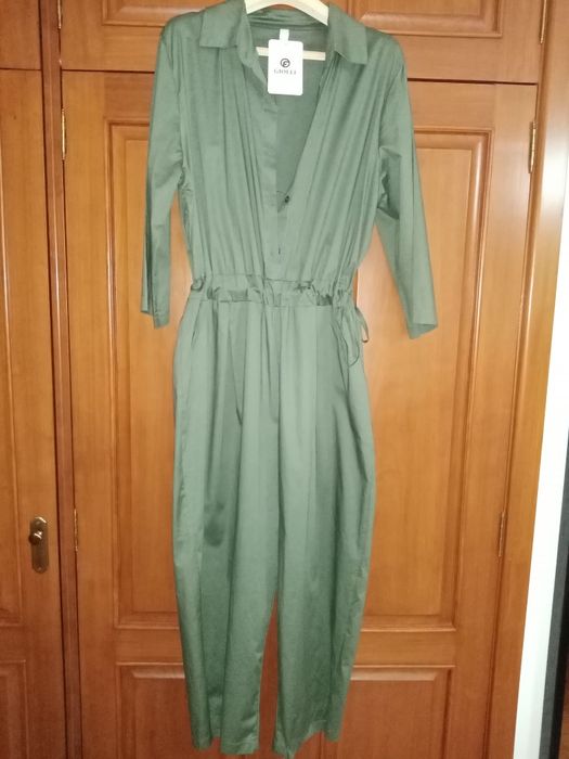 Macacão verde caqui