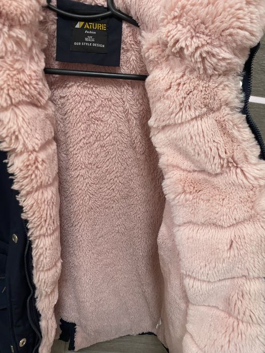 Зимова куртка з мєхом тепла і красива