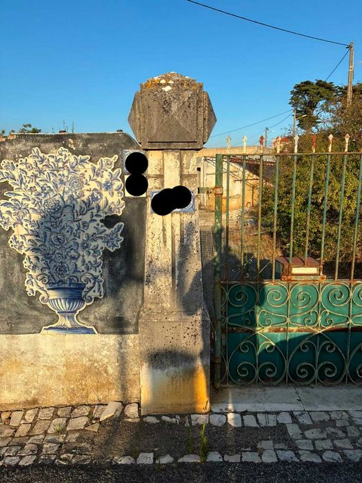 Pilares Antigos em Pedra + Painel de Azulejos Portugueses | Entrada de Quinta