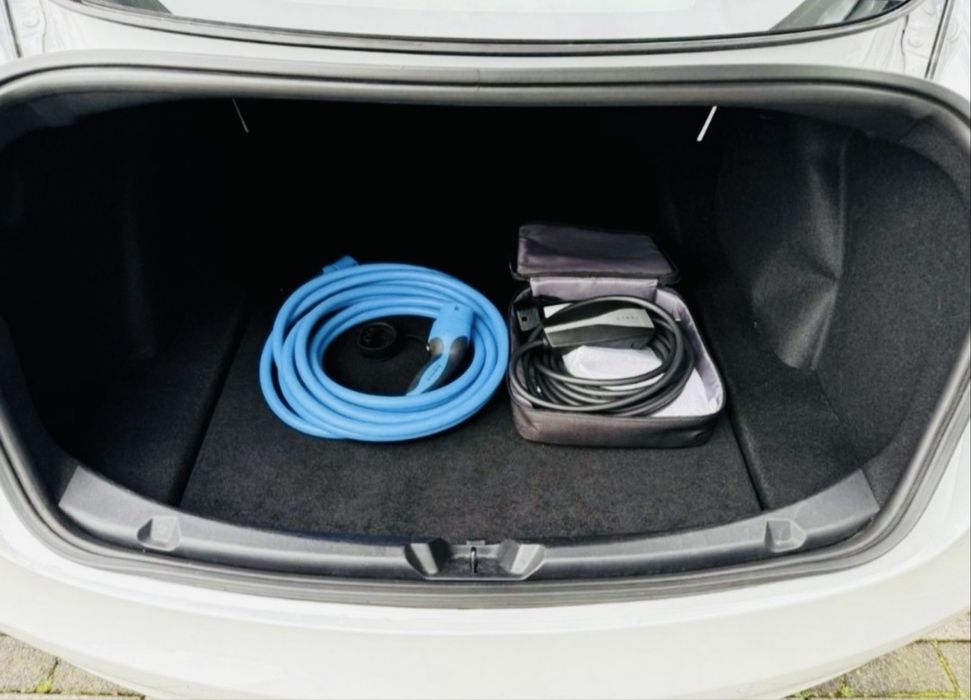 Tesla model 3  sr plus
