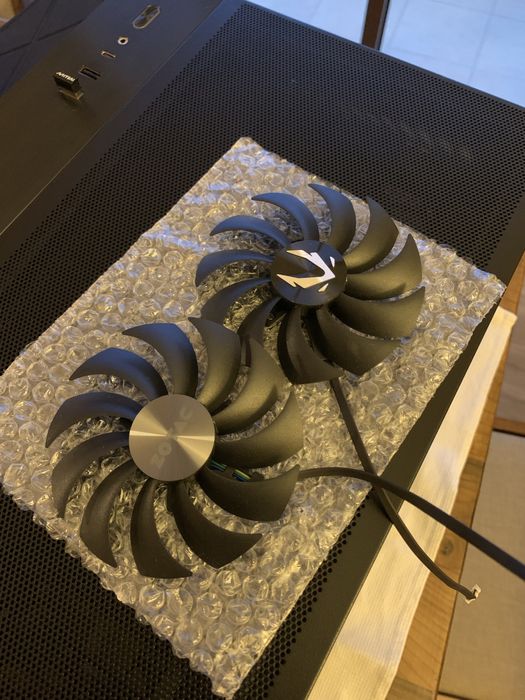 ZOTAC AMP Holo RTX 3070 Fans (New)64751537533057121