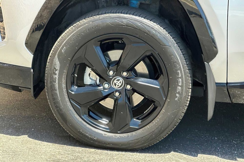 Toyota RAV4 XSE 2021 зі США, від $11 891 — доставка й розмитнення під ключ